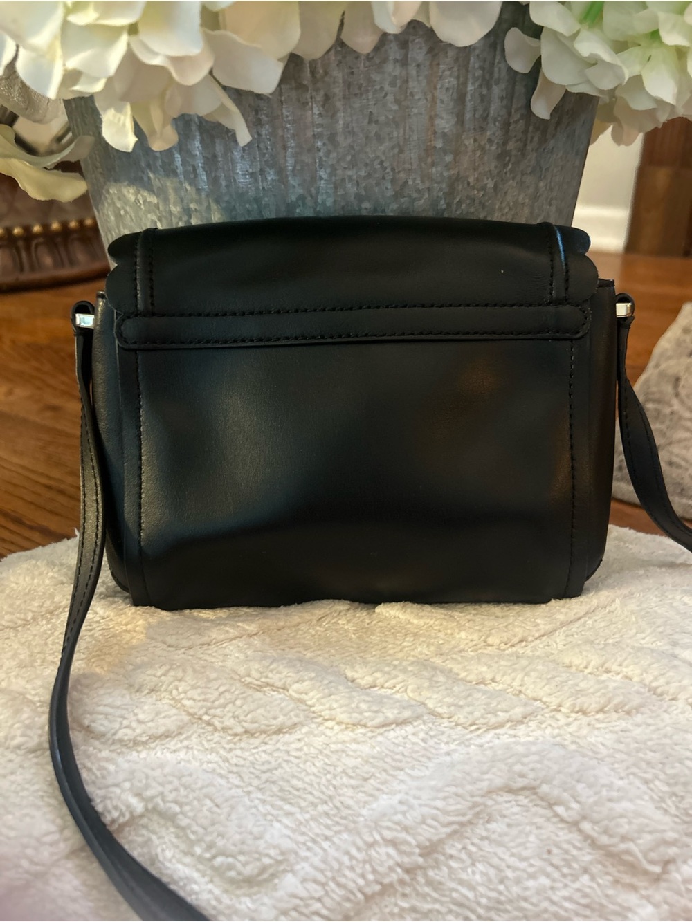 Kate Spade New York Scallop Leather Crossbody Bag Black - Picture 3 of 11